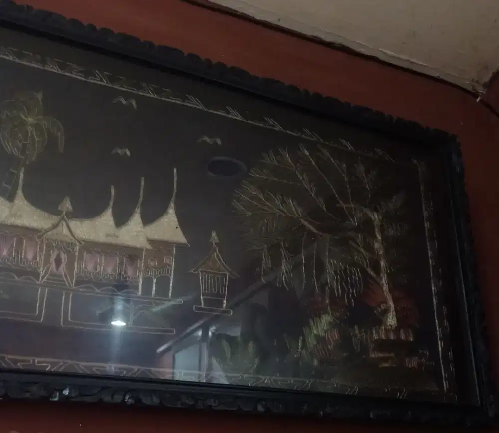 Hiasan dinding sulam emas timbul