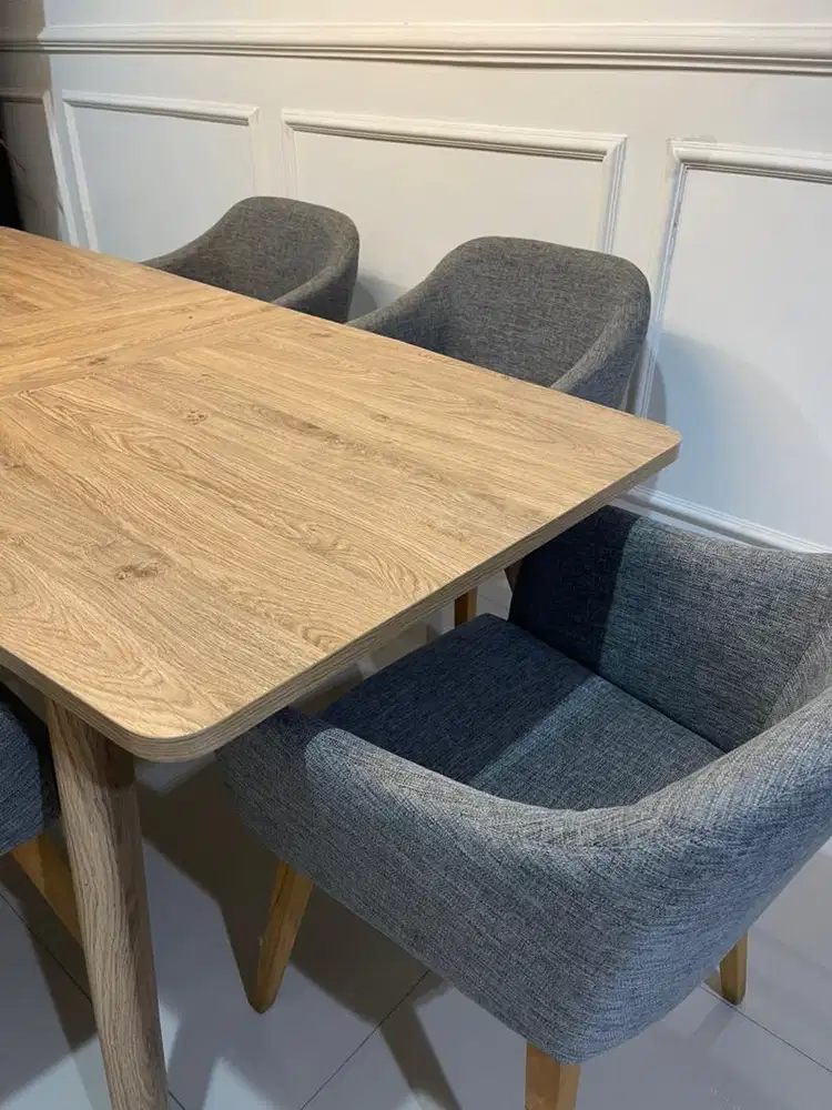 1 SET MEJA MAKAN DEKORUMAH JUAL MURAH MASIH SEPERTI BARU