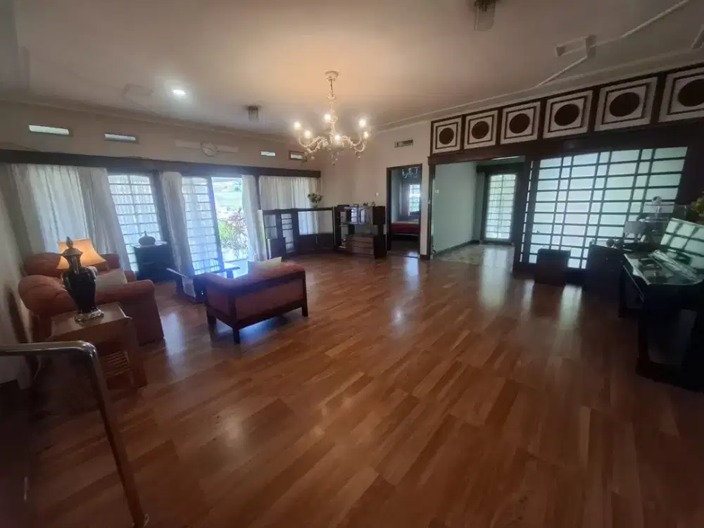 Rumah Hook 2 Lantai Asri Siap Huni di Setrasari Bandung