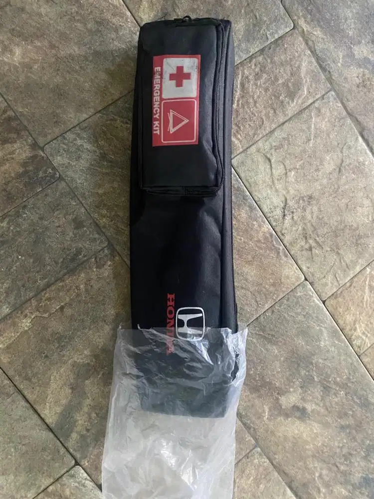 Segitiga pengaman dan emergency kit honda new original