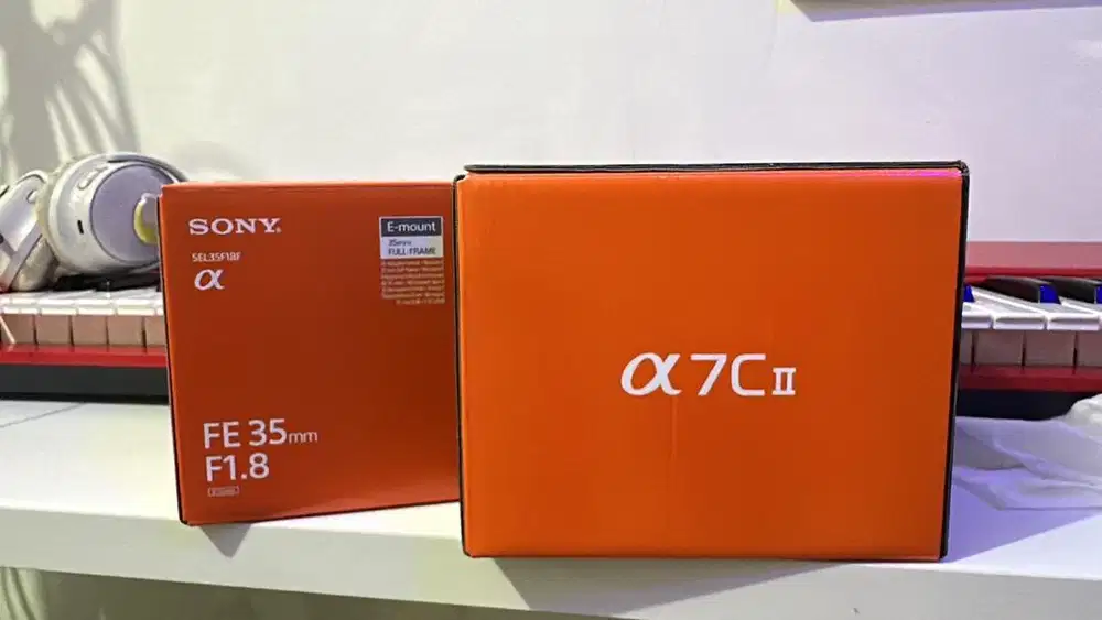 Sony a7cii & Lensa FE35mm / F1,8 & tripod & lampu godox