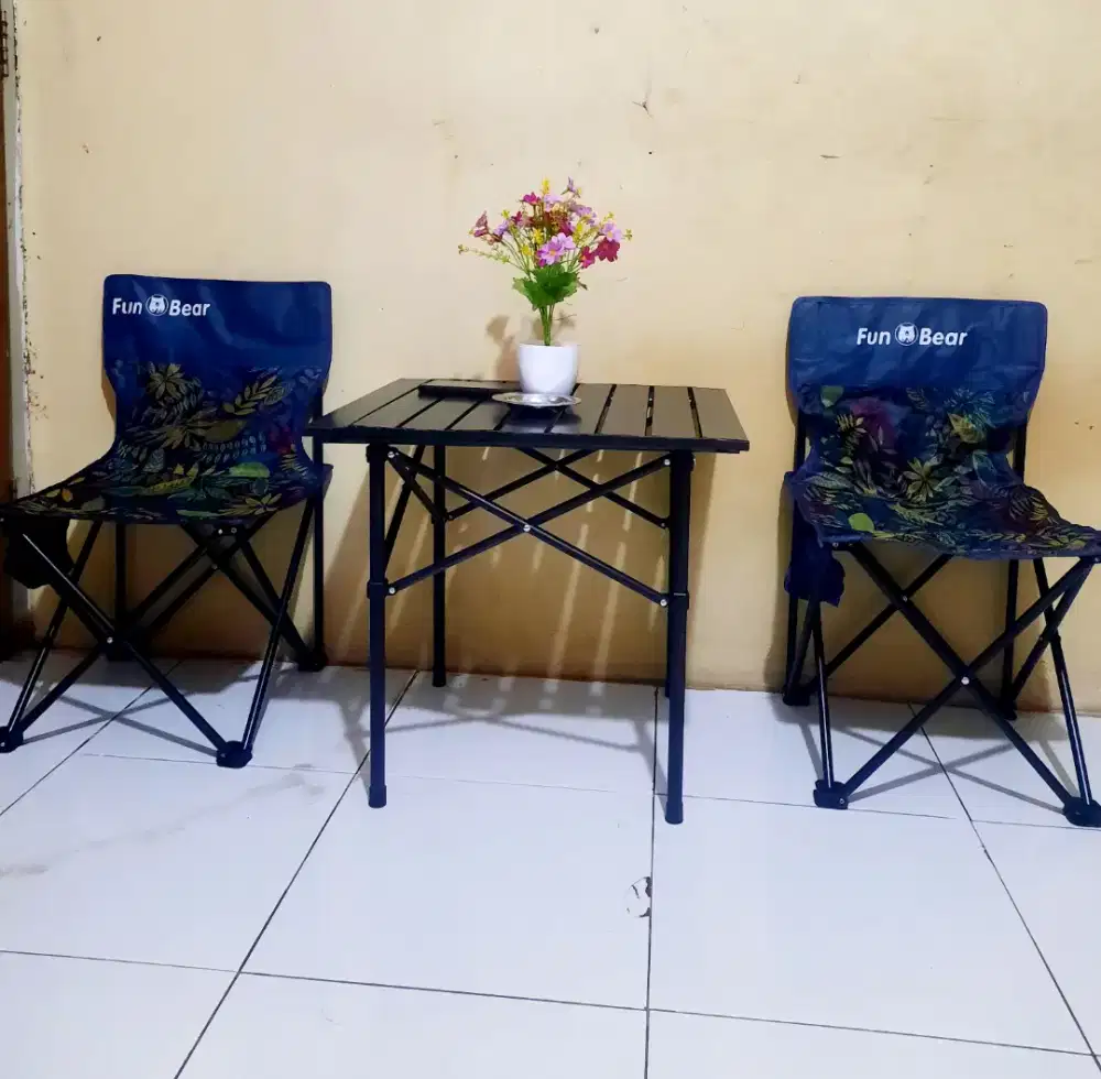 Kursi dan meja lipat portabel 1 set