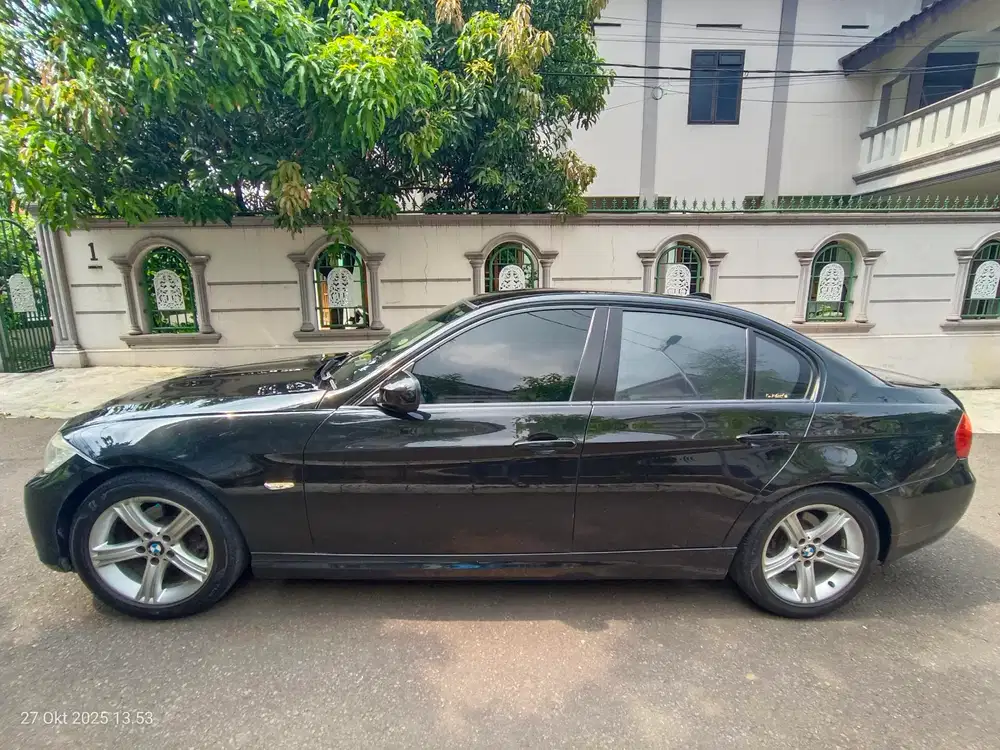 Jual BMW E90 320i idrive Facelift 2012 Bensin - Kota Bogor