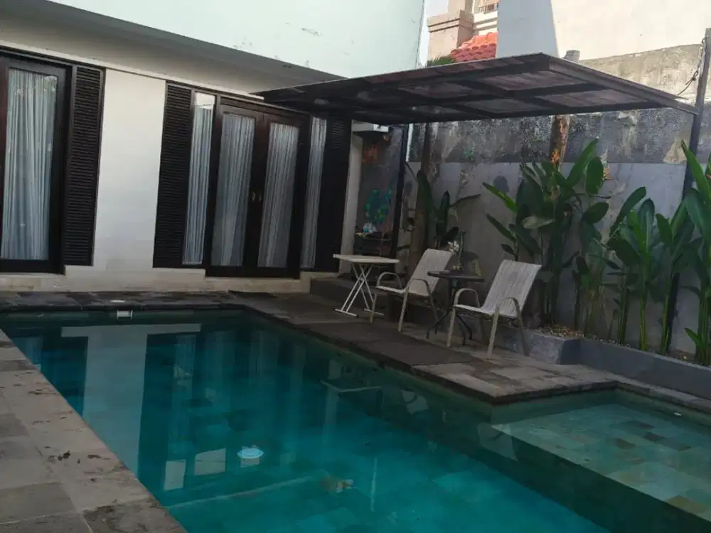 FOR RENT HUNIAN NYAMAN BAGUS PRIVAT POOL 3 BR DI RENON