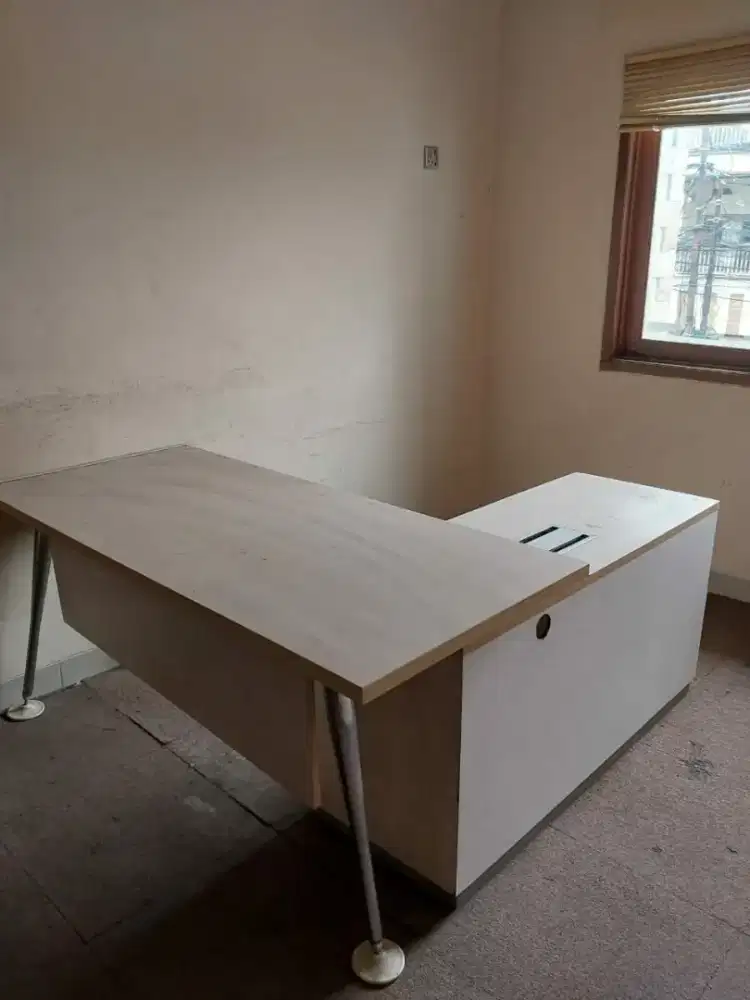 MEJA KERJA KONDIAI MASIH BAGUS