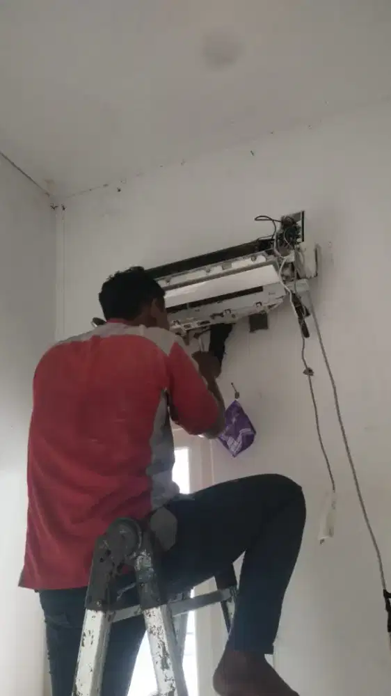 SERVICE AC, PERBAIKAN AC NETES TDK DINGIN,ISI FREON BONGKAR PASANG
