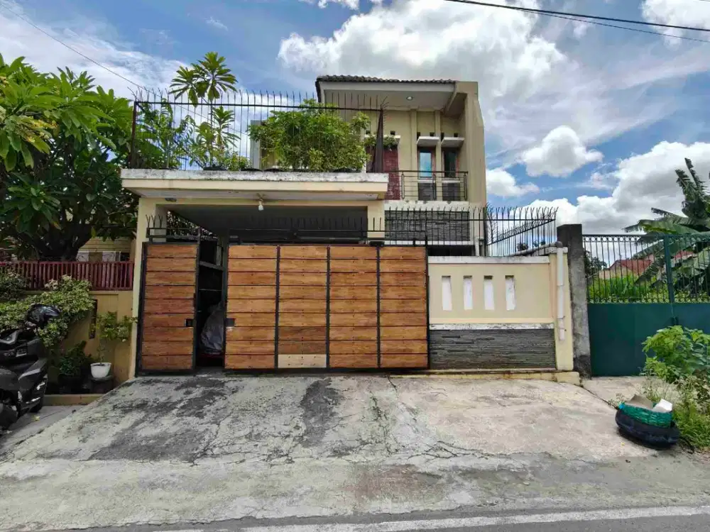 Rumah Bagus 2Lt Garasi Pajero Muat Cemani Dekat Batik Keris