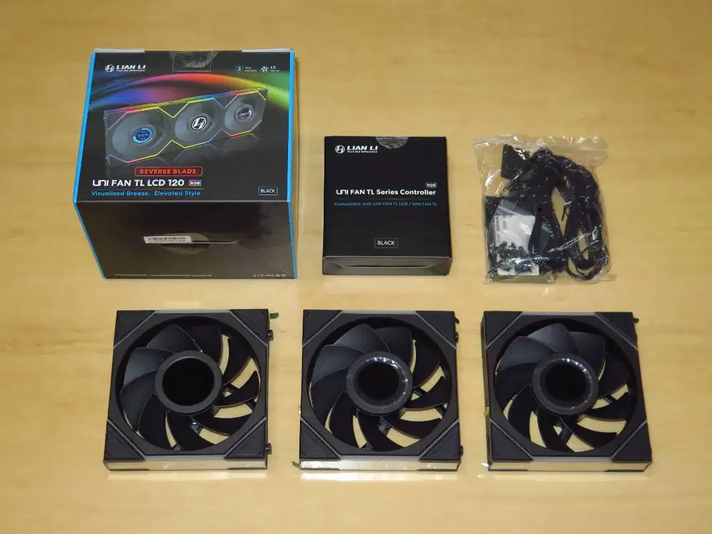 LIAN LI UNI FAN TL LCD 120 Reverse Blade Triple Pack