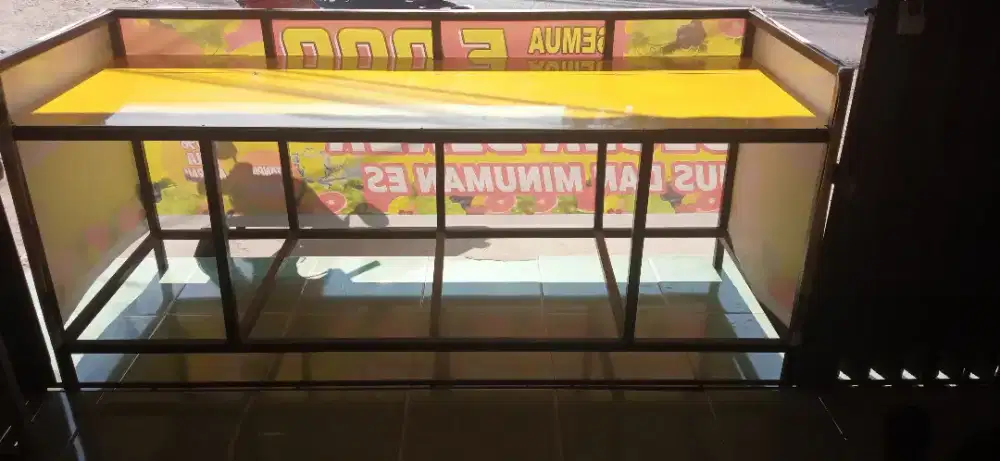 Meja bekas jualan
