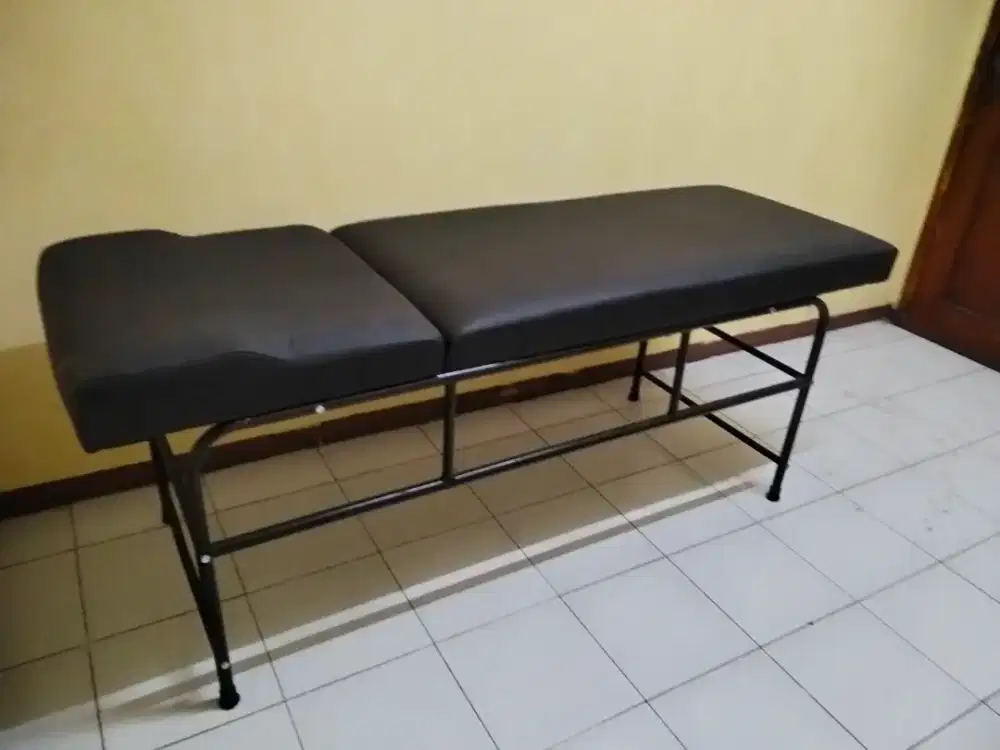 Bangku Massage /facial