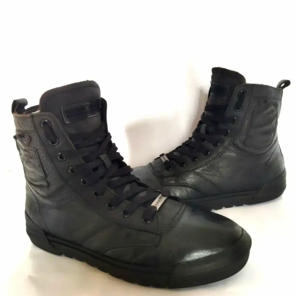 Sepatu Burberry High Leather full black size 40