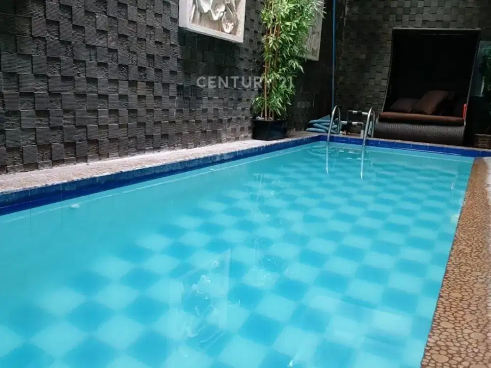 Rumah Mewah Dan Bagus Ada Kolam Renang Dijual Murah