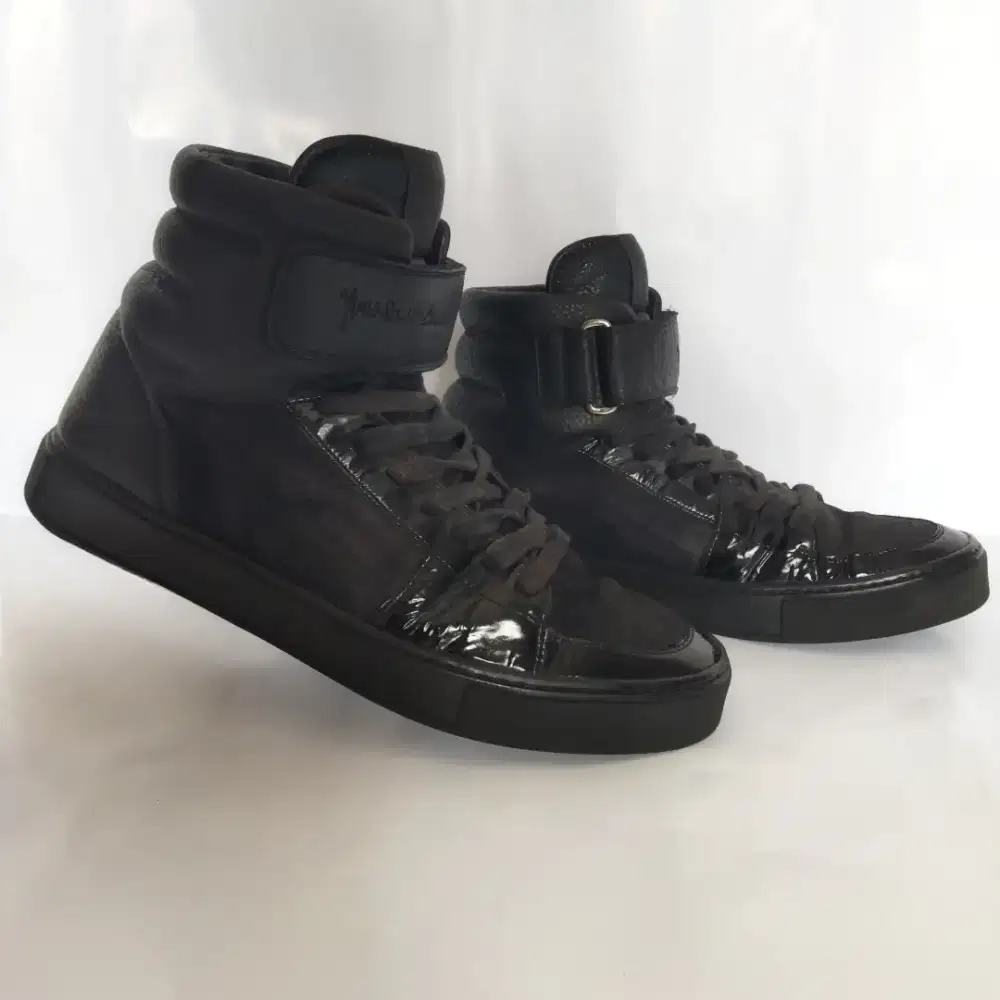 Sepatu Yvest Saint Laurent High Top Sneakers