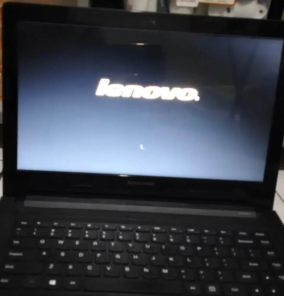 Laptop Lenovo hitam