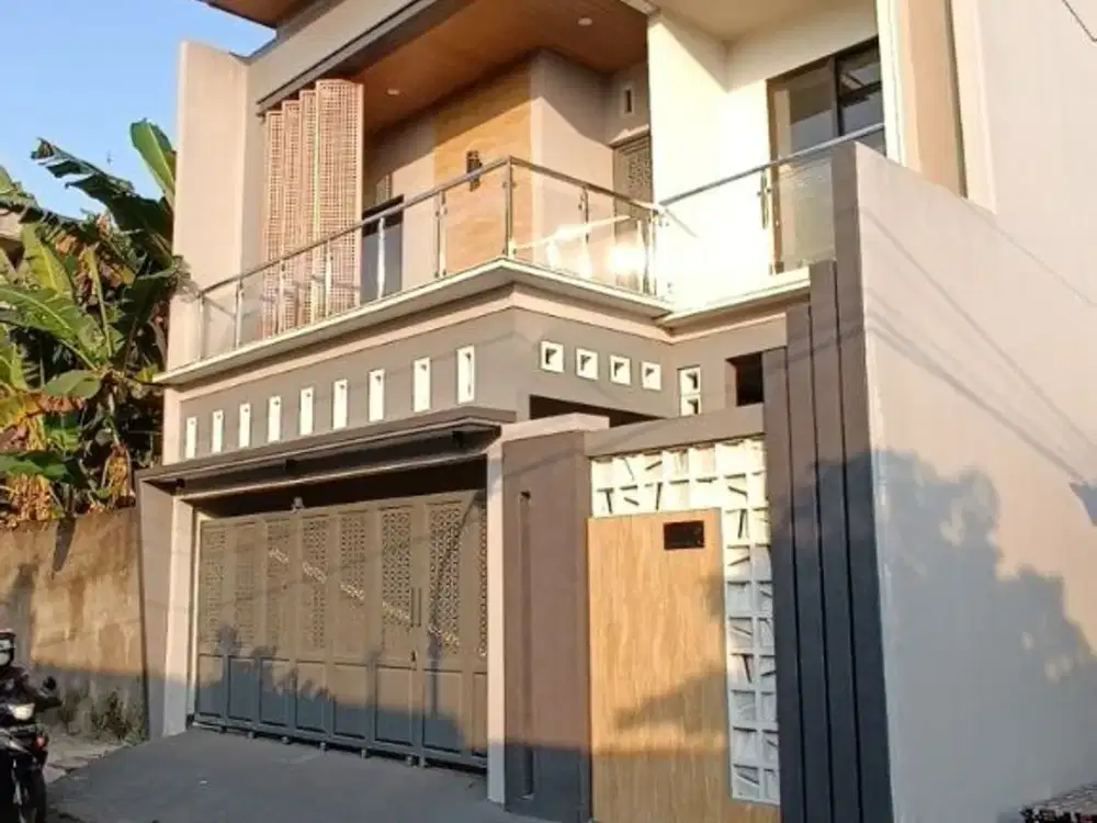 JUAL RUMAH MEWAH BARU KOTA SOLO DEKAT KAMPUS UMS SOLO