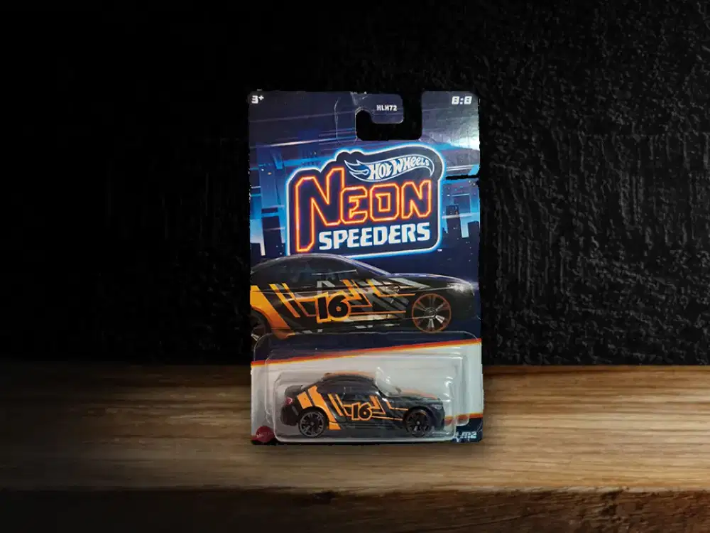 Die Cast Hot Wheels BMW M2 2016 ( Neon Speeders )