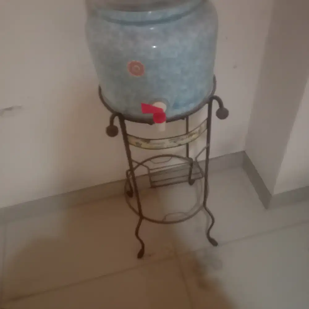 Guci air mineral dan besinya