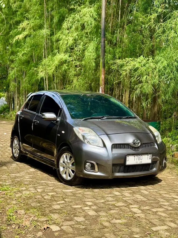 Toyota Yaris E 2013
