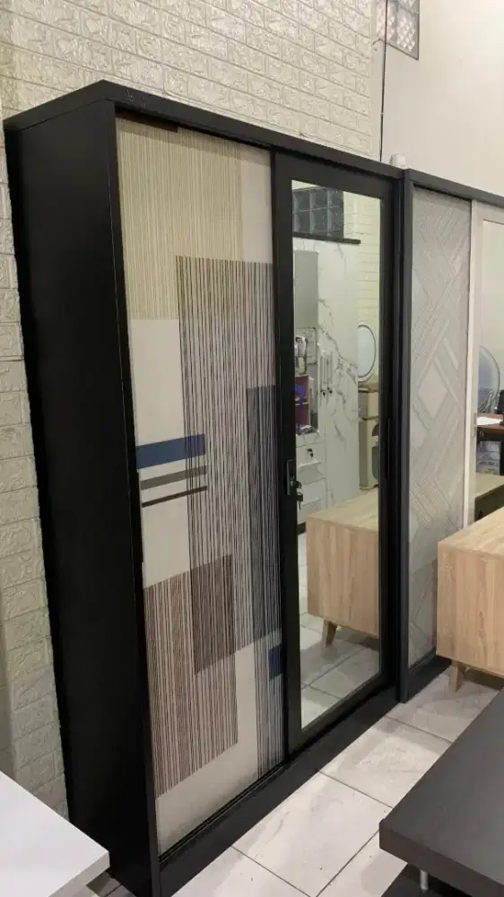 Promo lemari pakaian besi 2 pintu