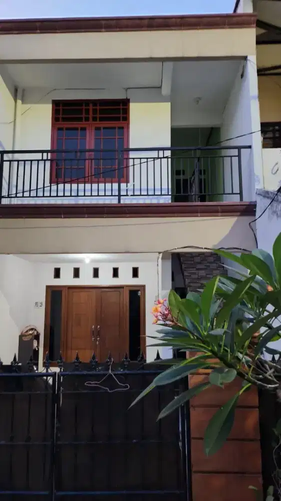Rumah SHM 2 Lantai daerah Perumkar DKI Pondok Kelapa