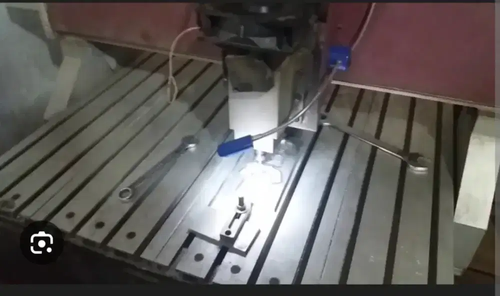 operator cnc untuk mould gantungan kunci