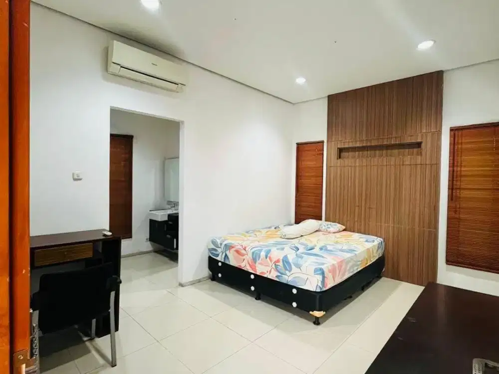 RUMAH BESAR 2 LANTAI DI CIPETE JAKARTA SELATAN - Jakarta Selatan