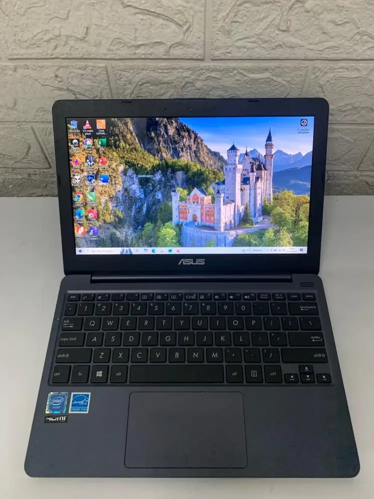 Laptop Asus 12inc SSD MURAH