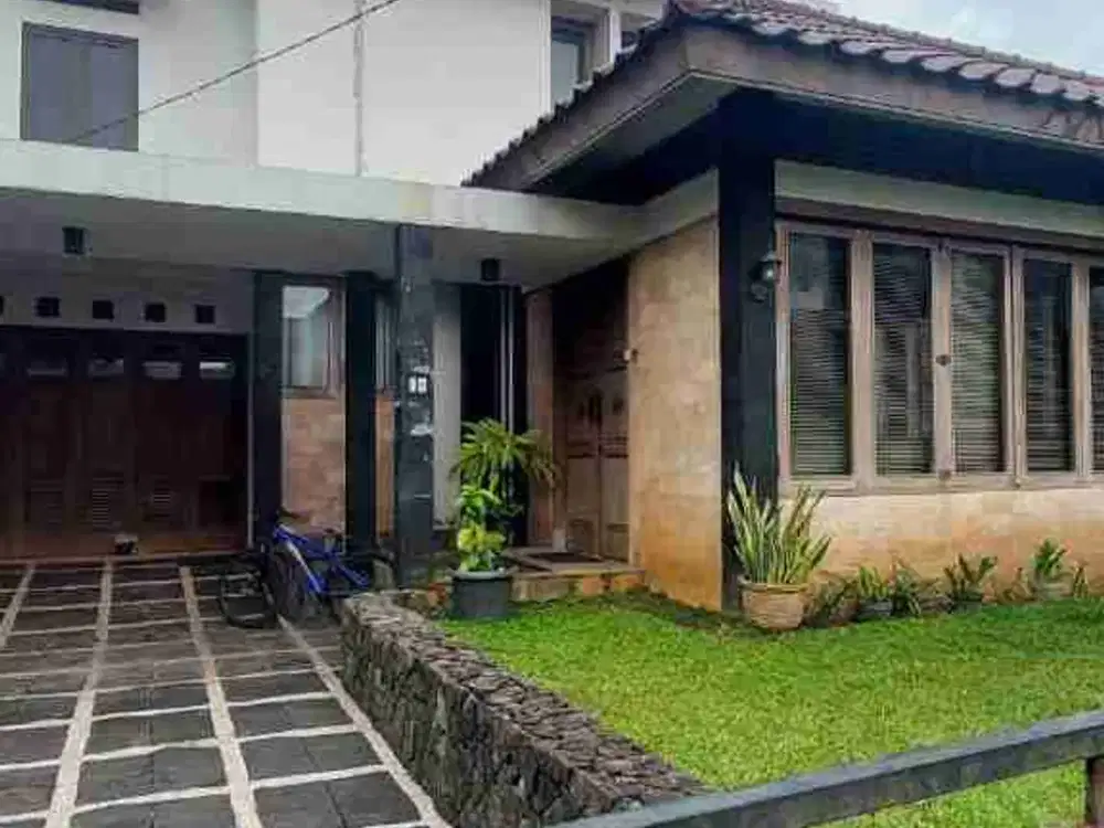 Rumah bagus sekali lokasi strategis dekat mall, stasiun, tol siap huni di Bintaro 0131