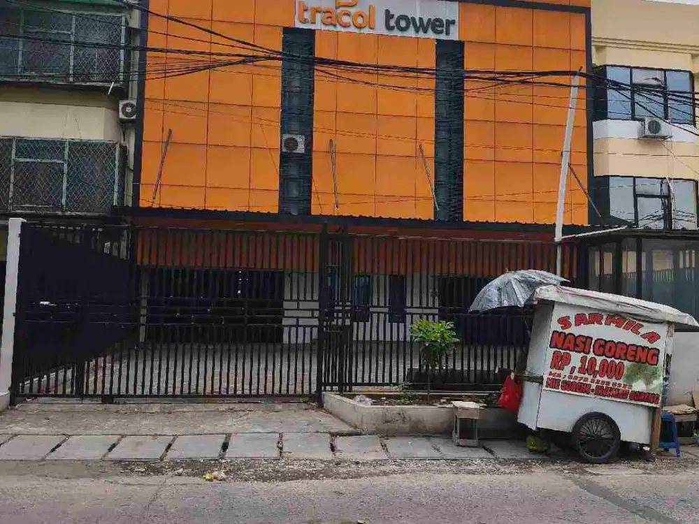 Di jual Ruko 3 lantai komersil di taman cosmos