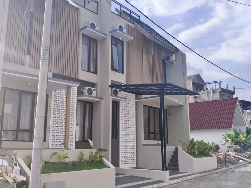 Villa Kota Batu Full Furnished 3 Lantai 800 Juta an Dekat Alun-Alun Batu