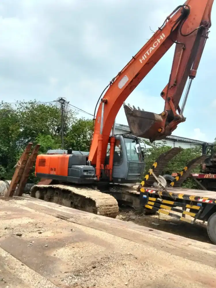 Hydraulic Excavator Hitachi ZX200-3G
