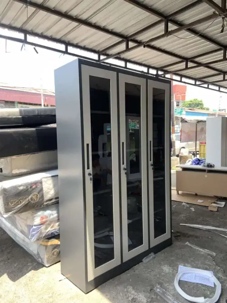 Lemari arsip model pintu ayun