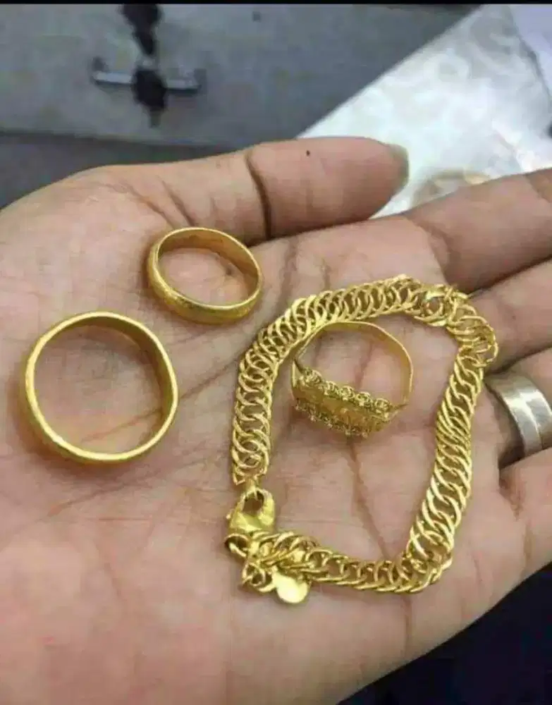 YANG MAU JUAL EMAS SILAHKAN BERKABAR