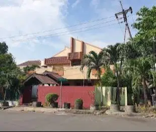 Disewakan/Jual Rumah 2Lantai Cocok Usaha Lebar 23,5 Darmo Permai Timur