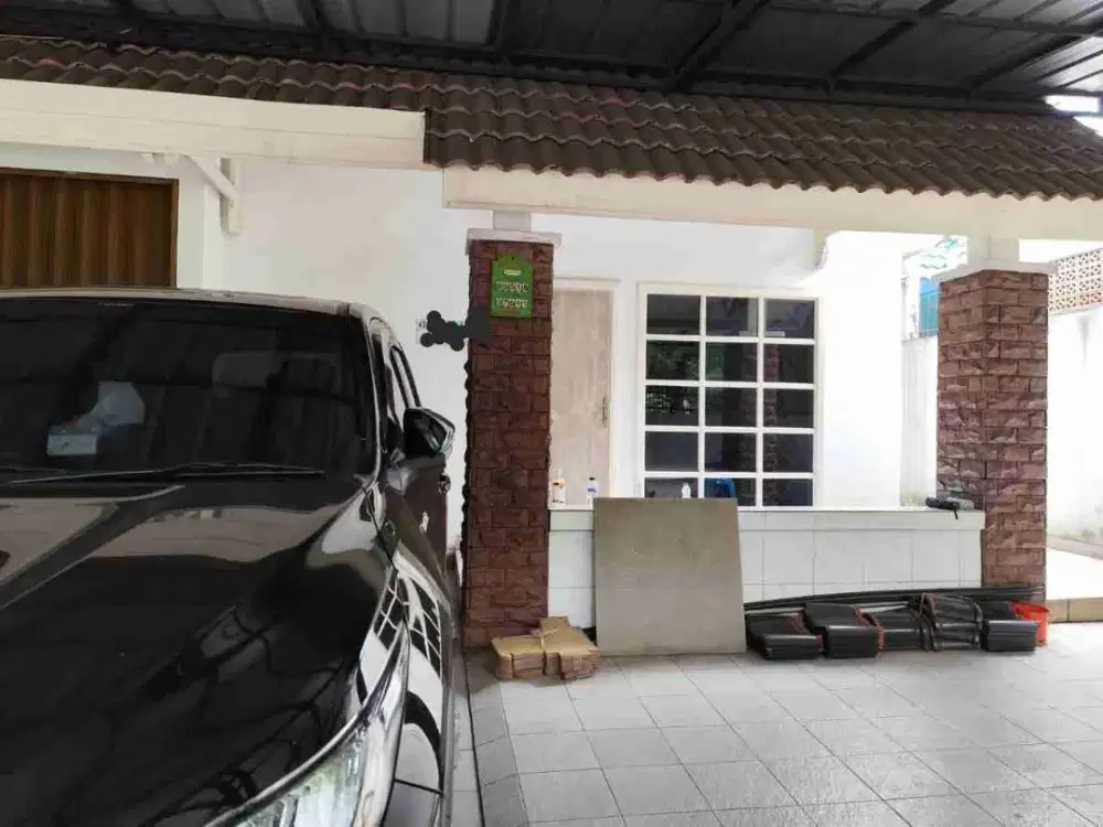 Rumah pinggir jalan lokasi strategis cocok untuk usaha di kencana loka raya