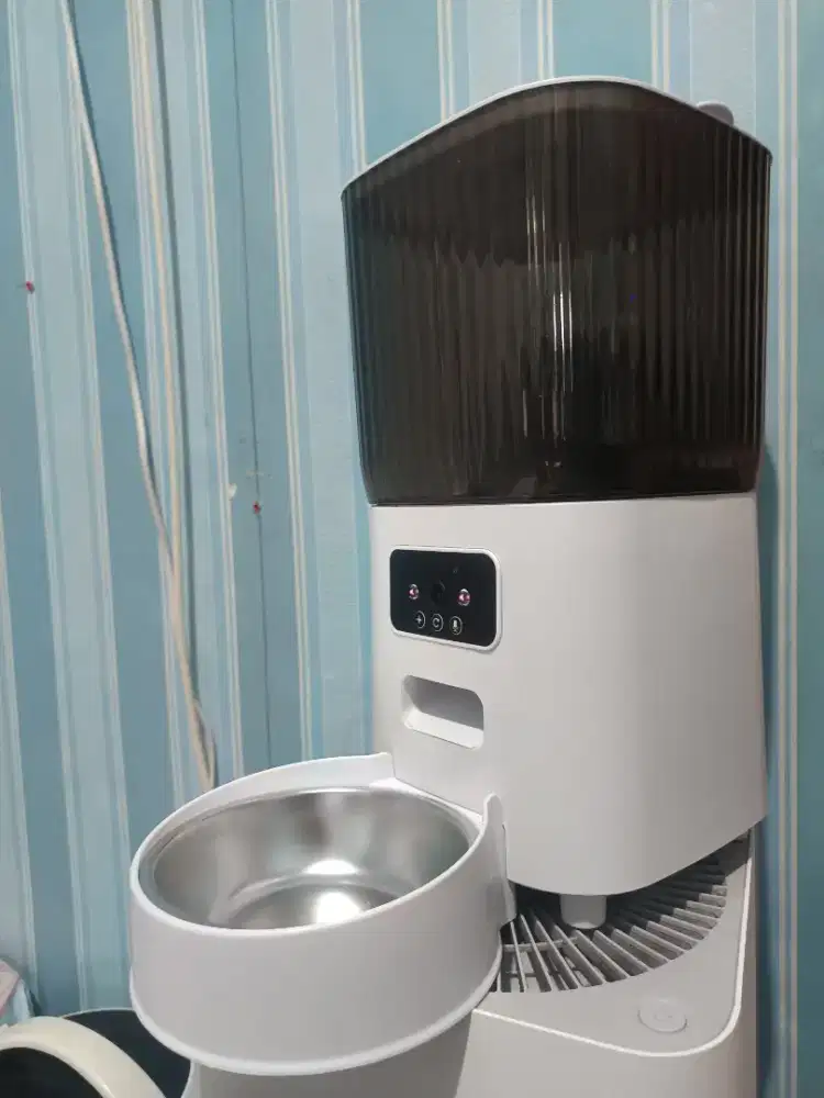 Automatic pet feeder camera wifi