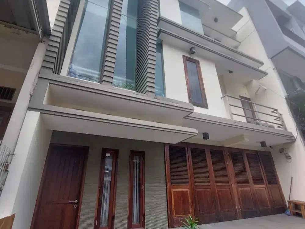 Rumah 4 Lantai Dekat Mall Kelapa Gading, Luas 8x15, SHM, Harga Super Murah 2Man masih bisa nego