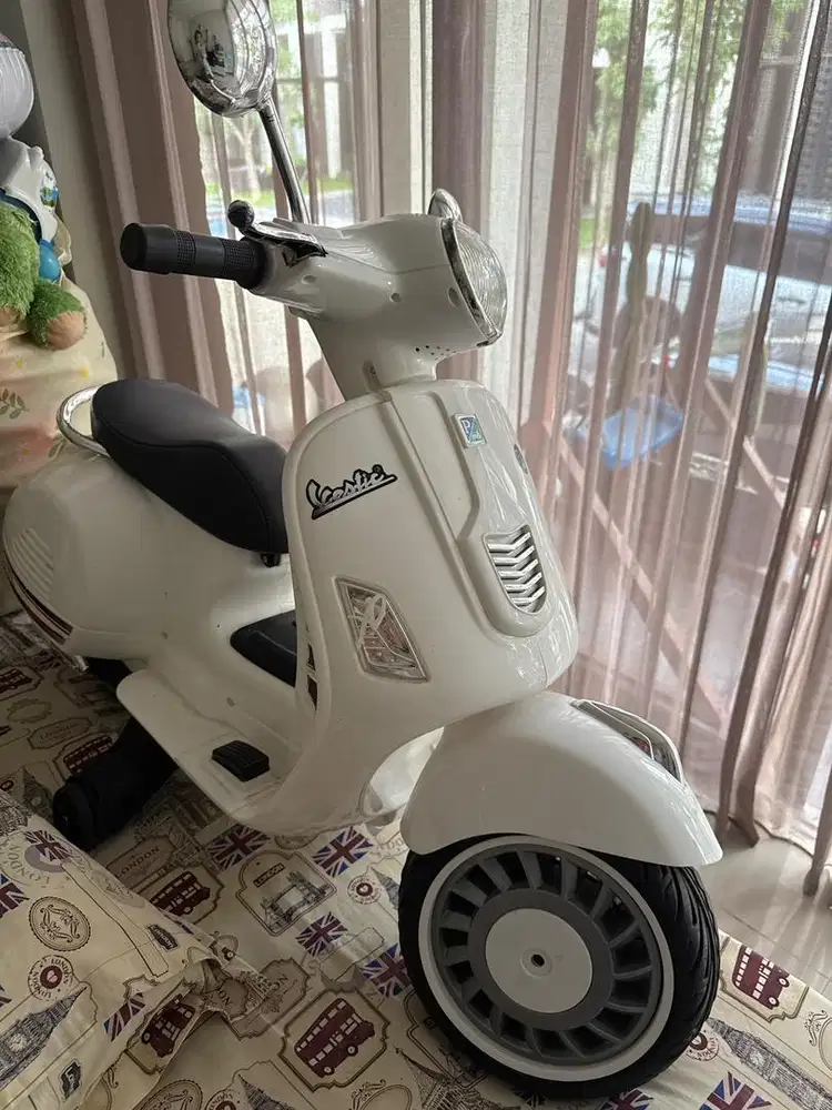 Pespa aki anak warna putih