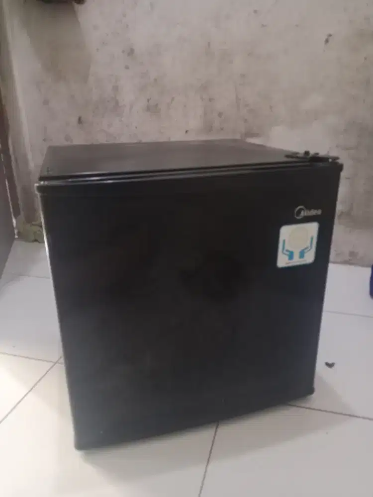 KULKAS MINIBAR MIDEA MULUS BEKU DINGIN