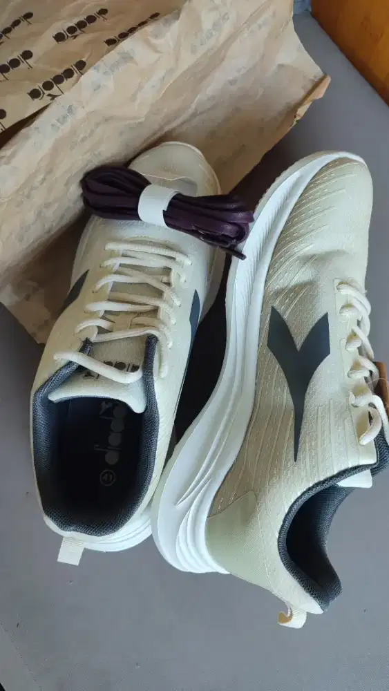 Sepatu Diadora ukuran 41