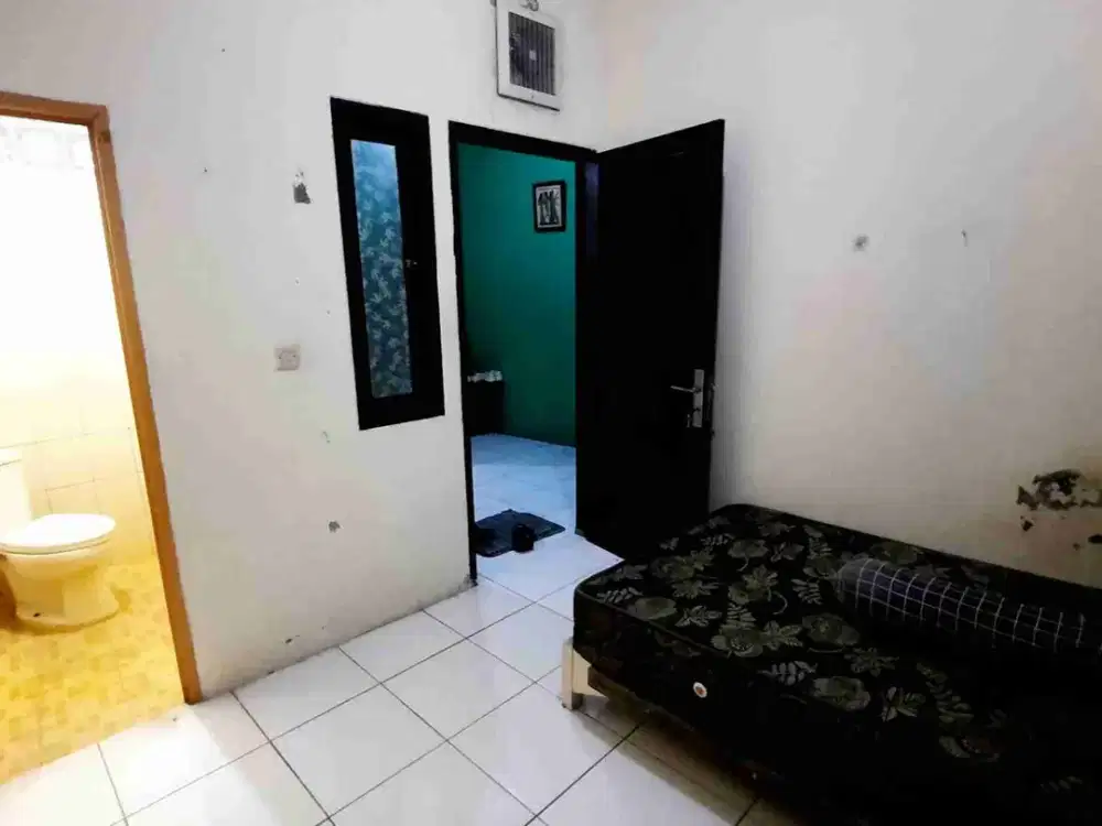 Kost Non Ac di JatiPadang Pasar Minggu KM dlm closet duduk