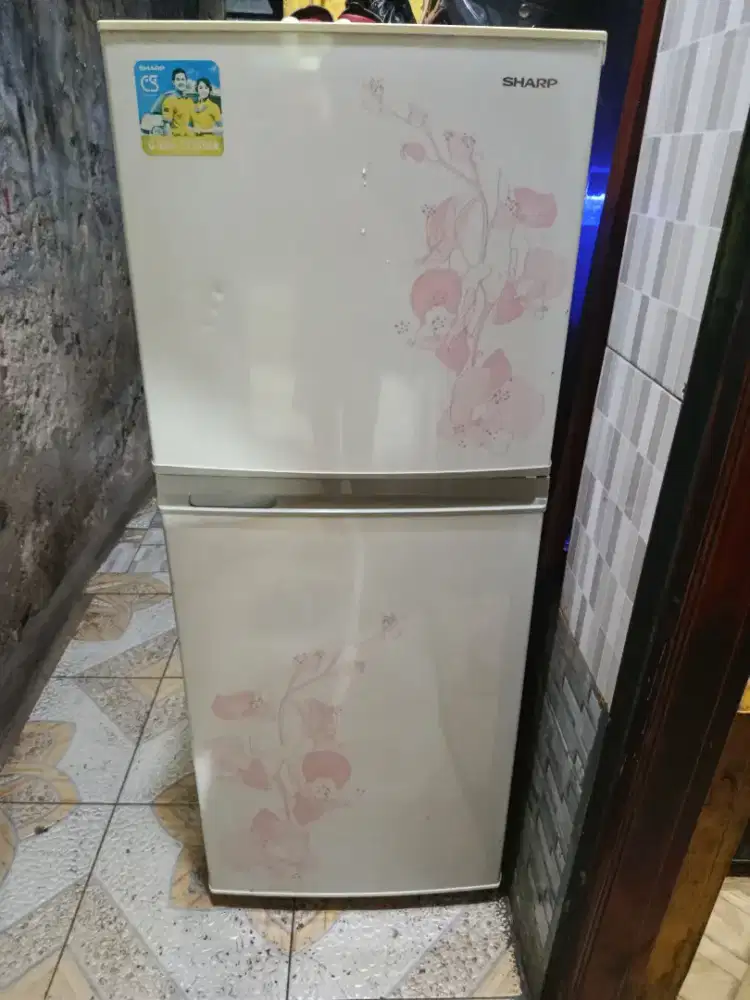 Kulkas 2 pintu merek sharp