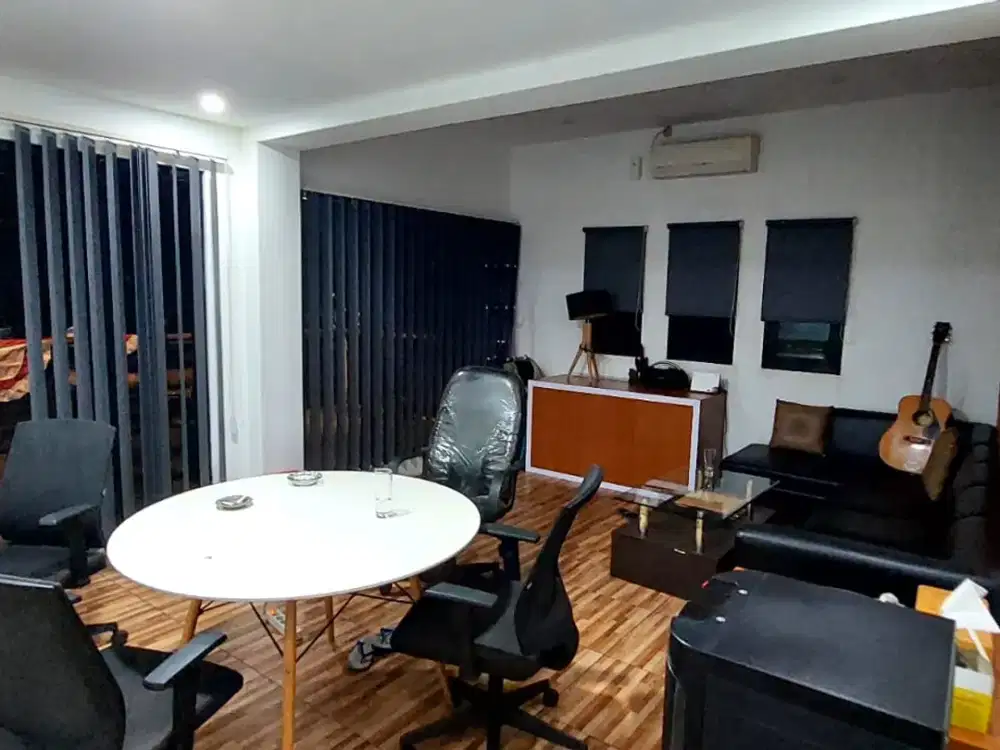 Dijual Rumah Yang Cocok Dijadikan Kantor Atau Restoran