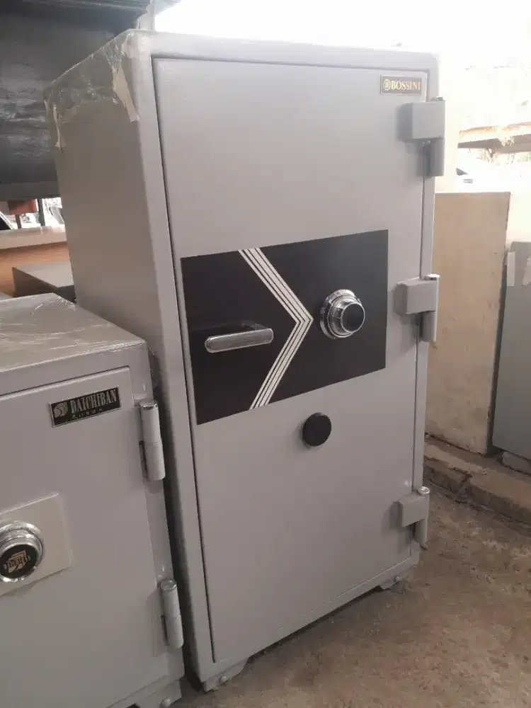 Brankas / brangkas bekas berkualitas tahan api