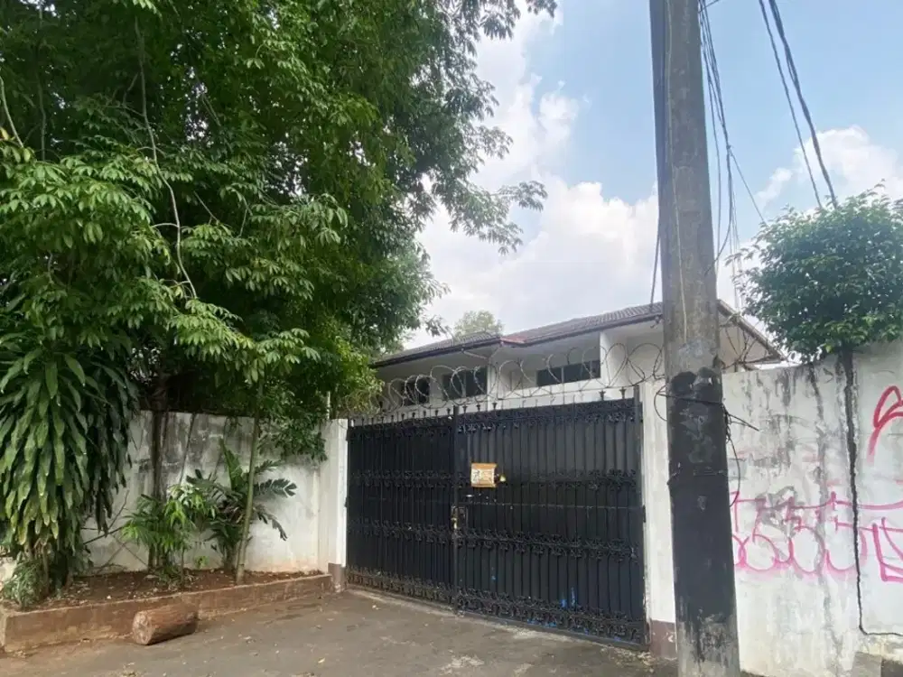 Dijual Bangunan dan Play ground di Kemang