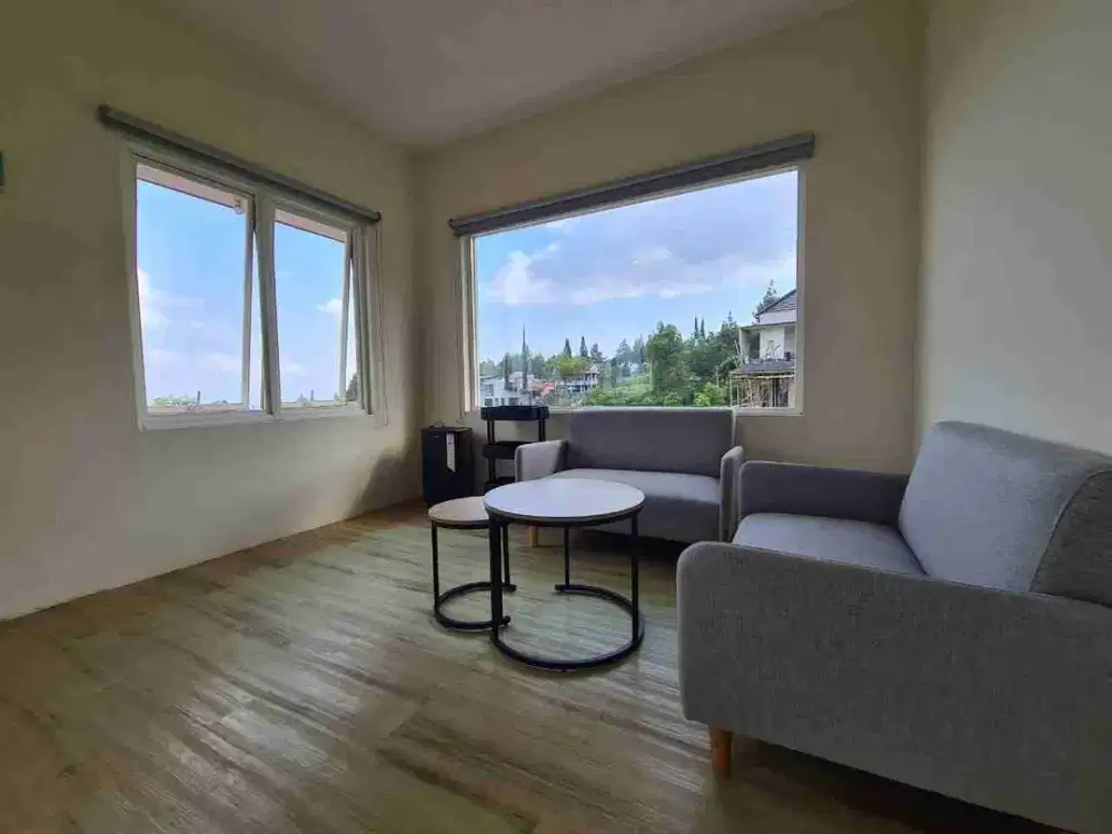 VILLA 3 Lantai Minimalis Bagus di Batu, Jawa Timur dekat Hotel Golden Tulip