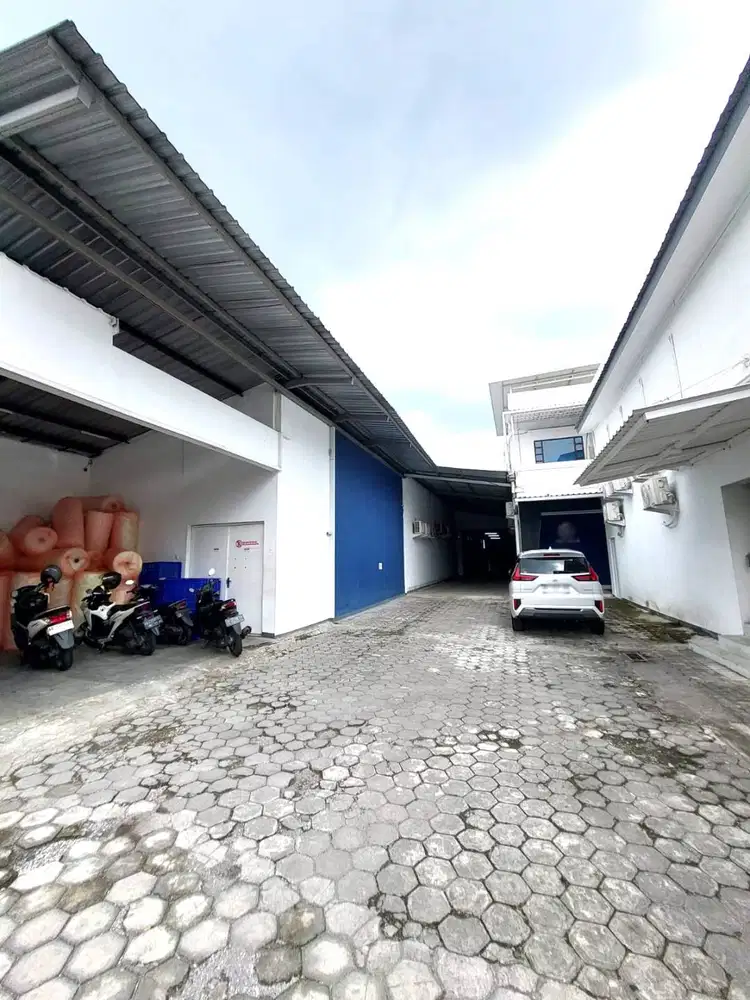 Gudang dan Kantor Strategis dekat Jalan Magelang
