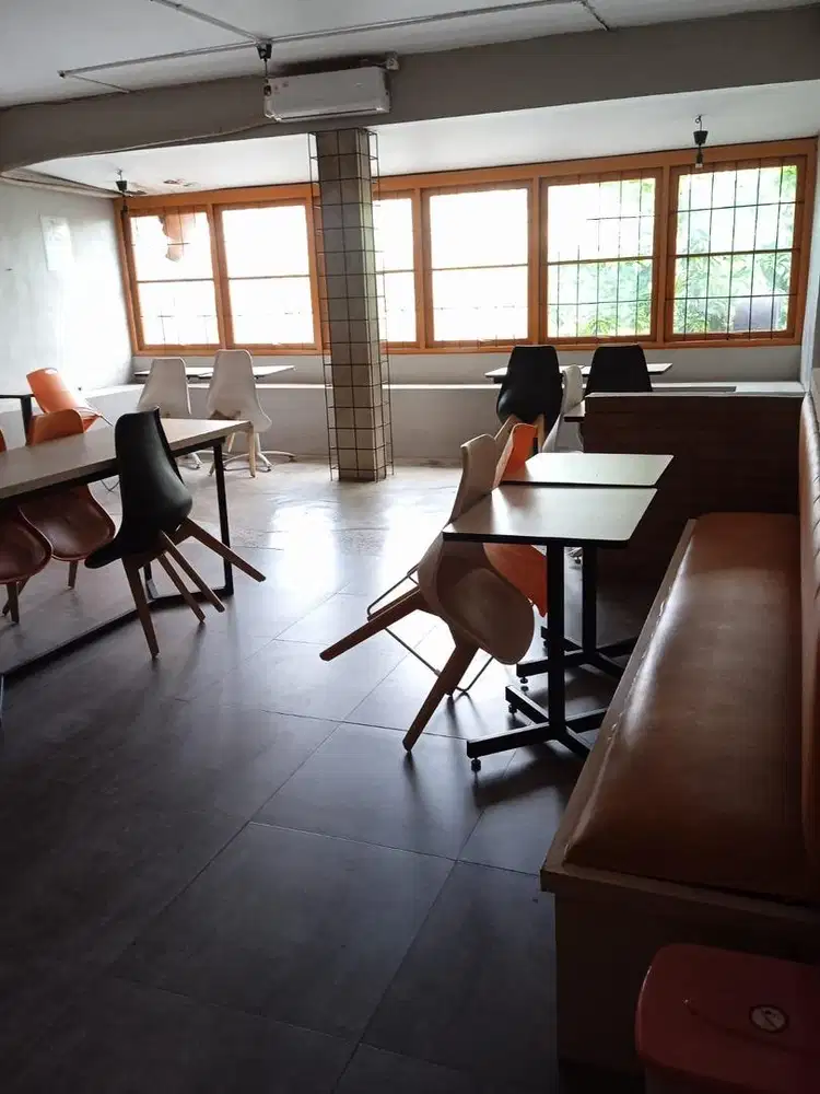 Disewakan lantai 2 utk cafe / stan makanan / kantor