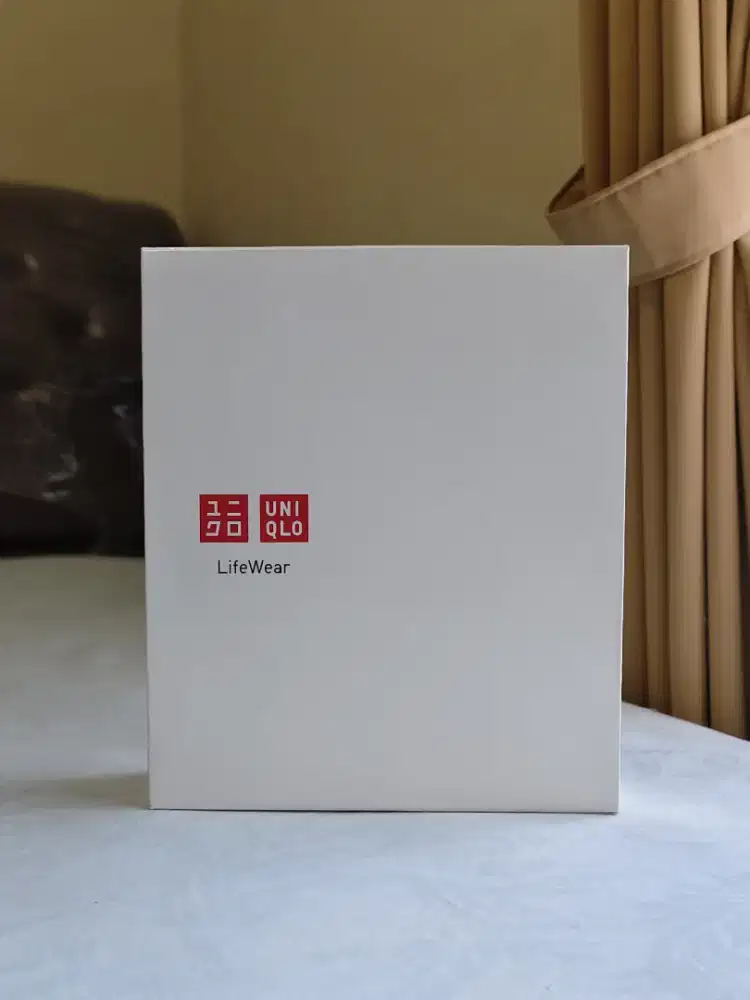 Kotak Uniqlo Putih