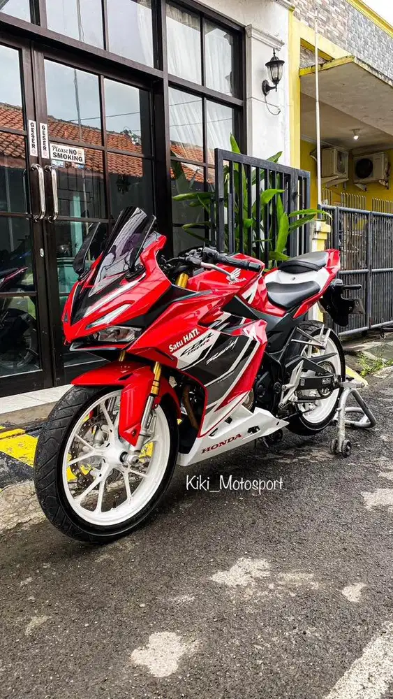 Cbr 150 r new model 2022 racing red